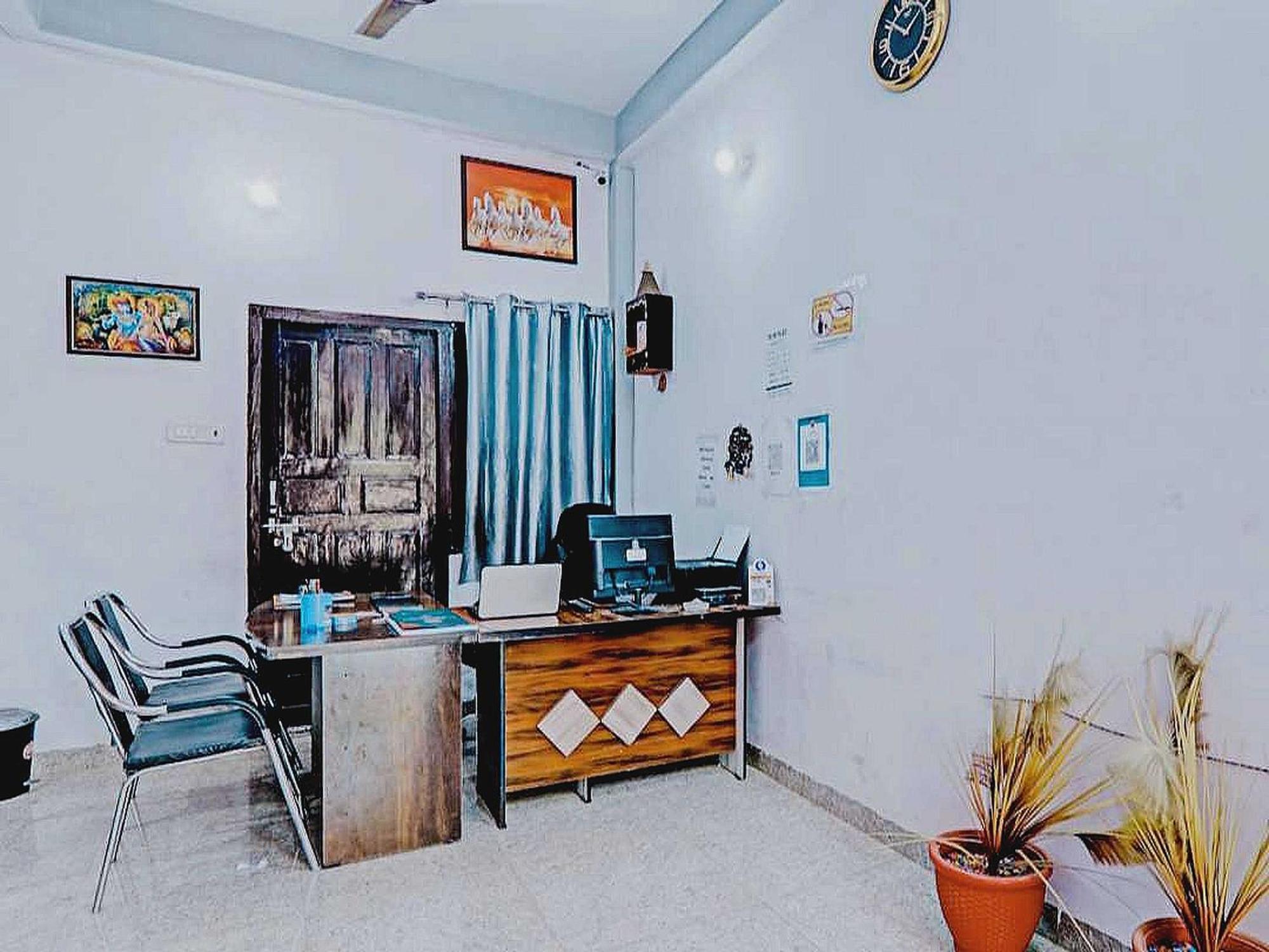Hotel O Rr Palace Λάκναου Εξωτερικό φωτογραφία