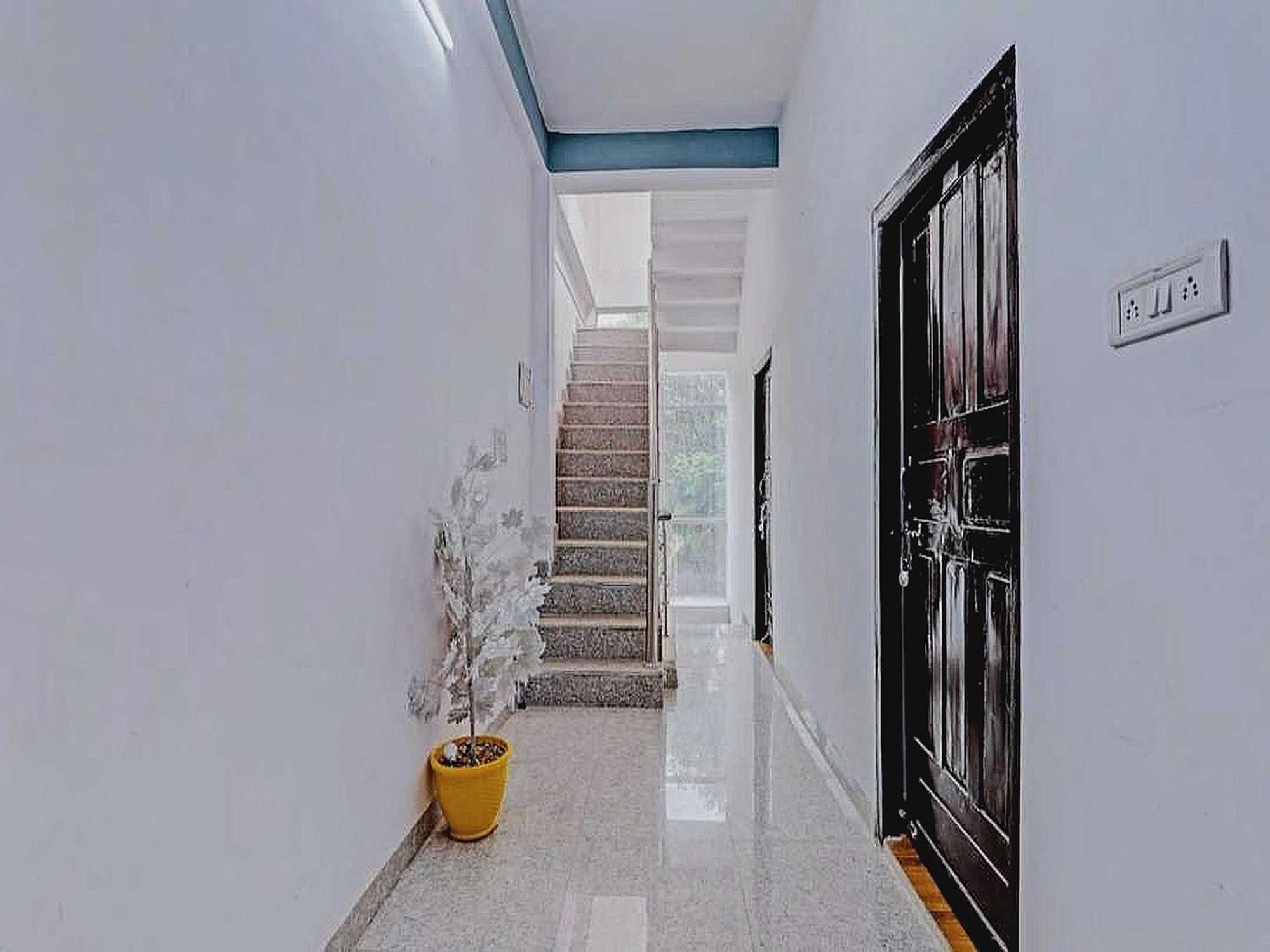 Hotel O Rr Palace Λάκναου Εξωτερικό φωτογραφία