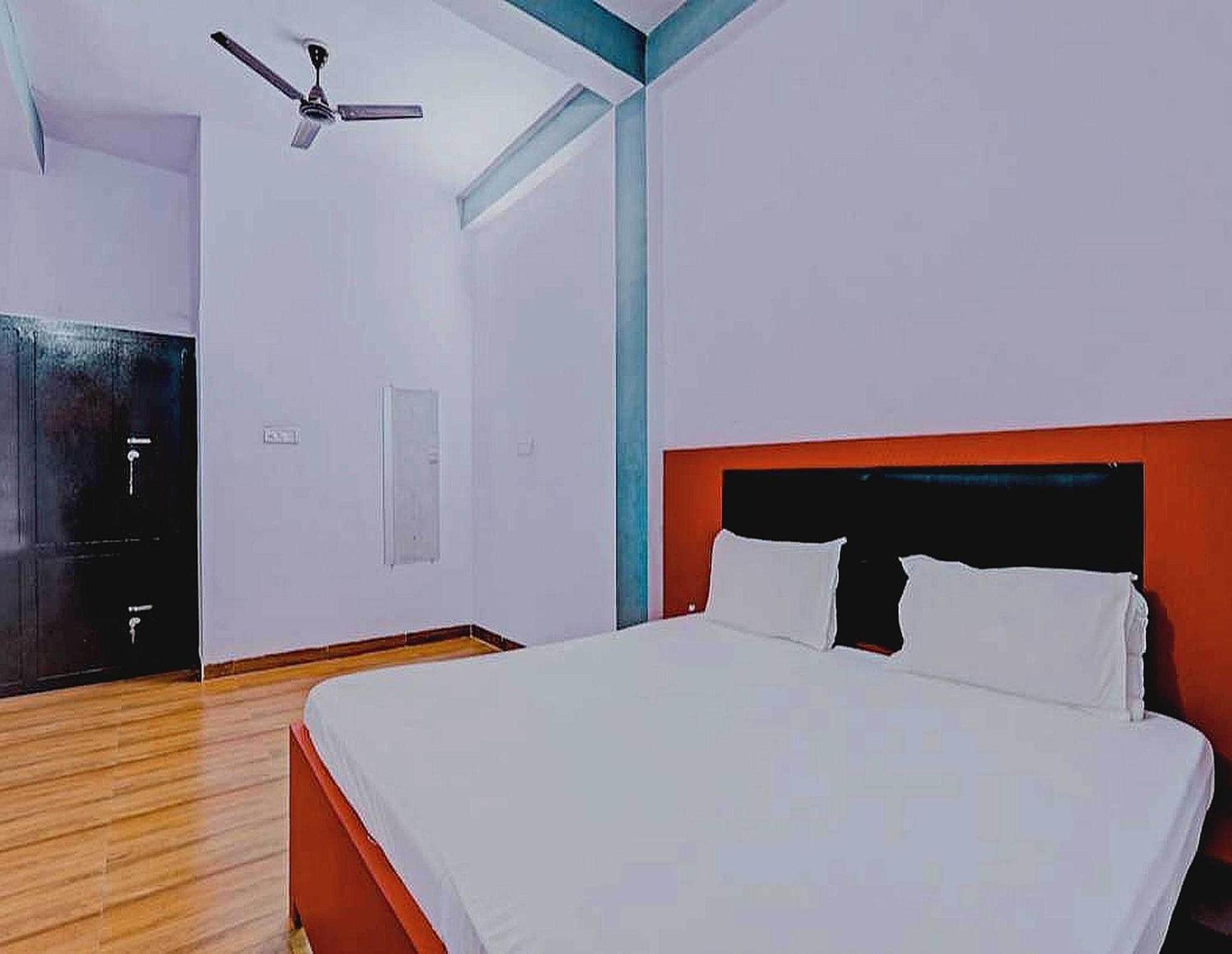 Hotel O Rr Palace Λάκναου Εξωτερικό φωτογραφία