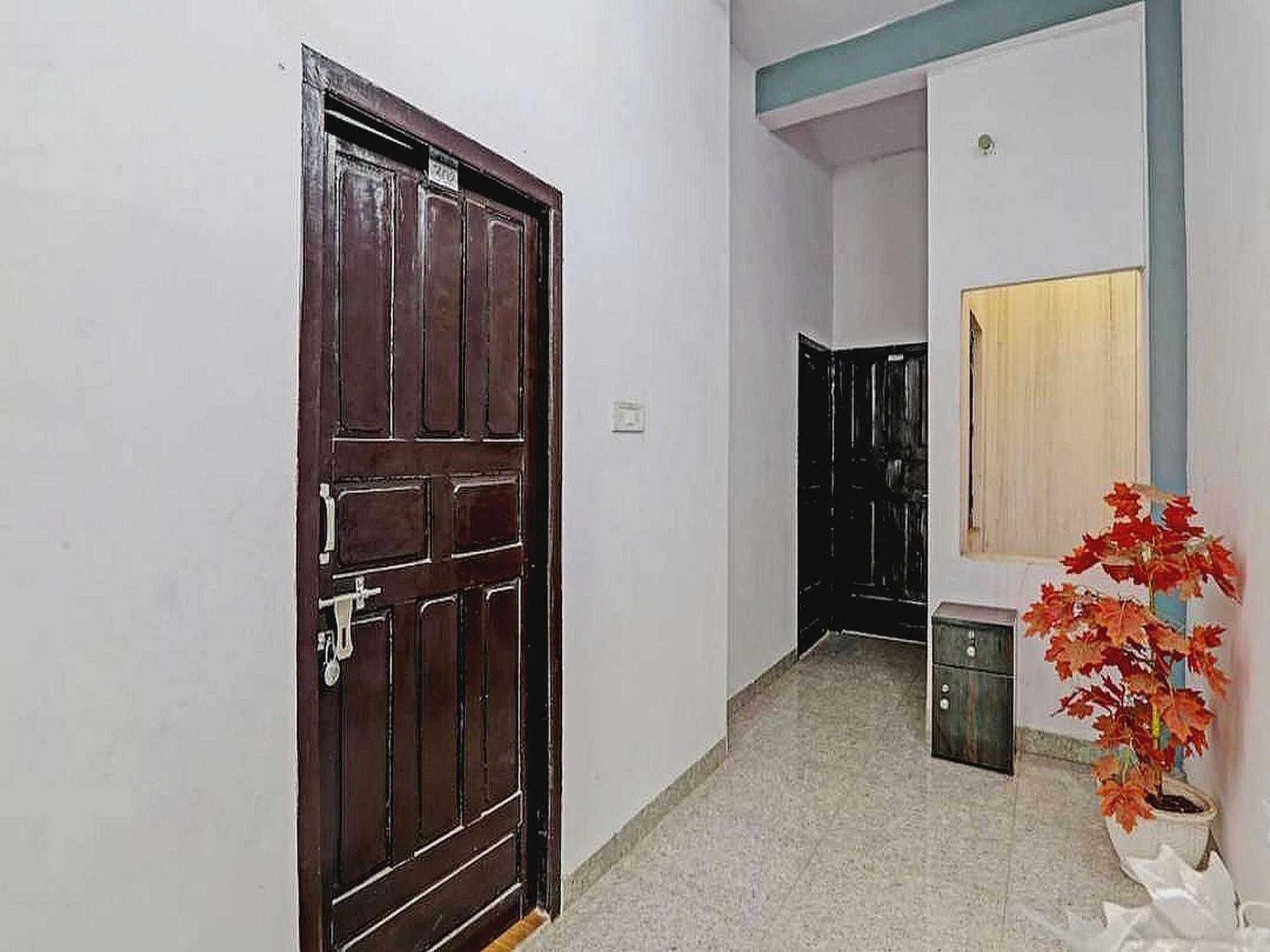 Hotel O Rr Palace Λάκναου Εξωτερικό φωτογραφία