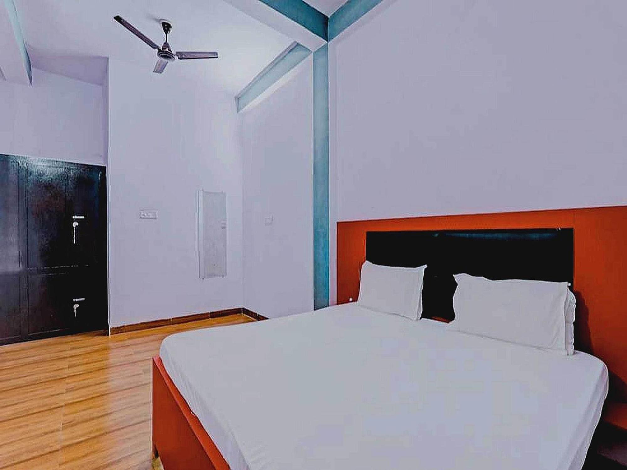Hotel O Rr Palace Λάκναου Εξωτερικό φωτογραφία