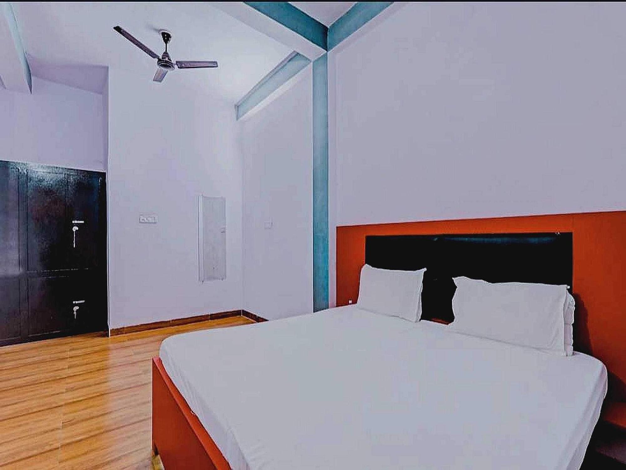Hotel O Rr Palace Λάκναου Εξωτερικό φωτογραφία