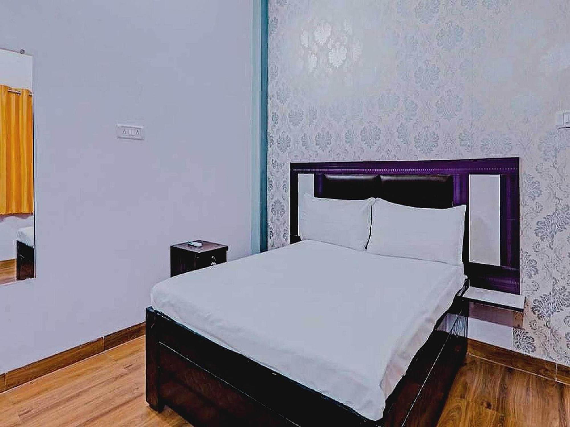 Hotel O Rr Palace Λάκναου Εξωτερικό φωτογραφία