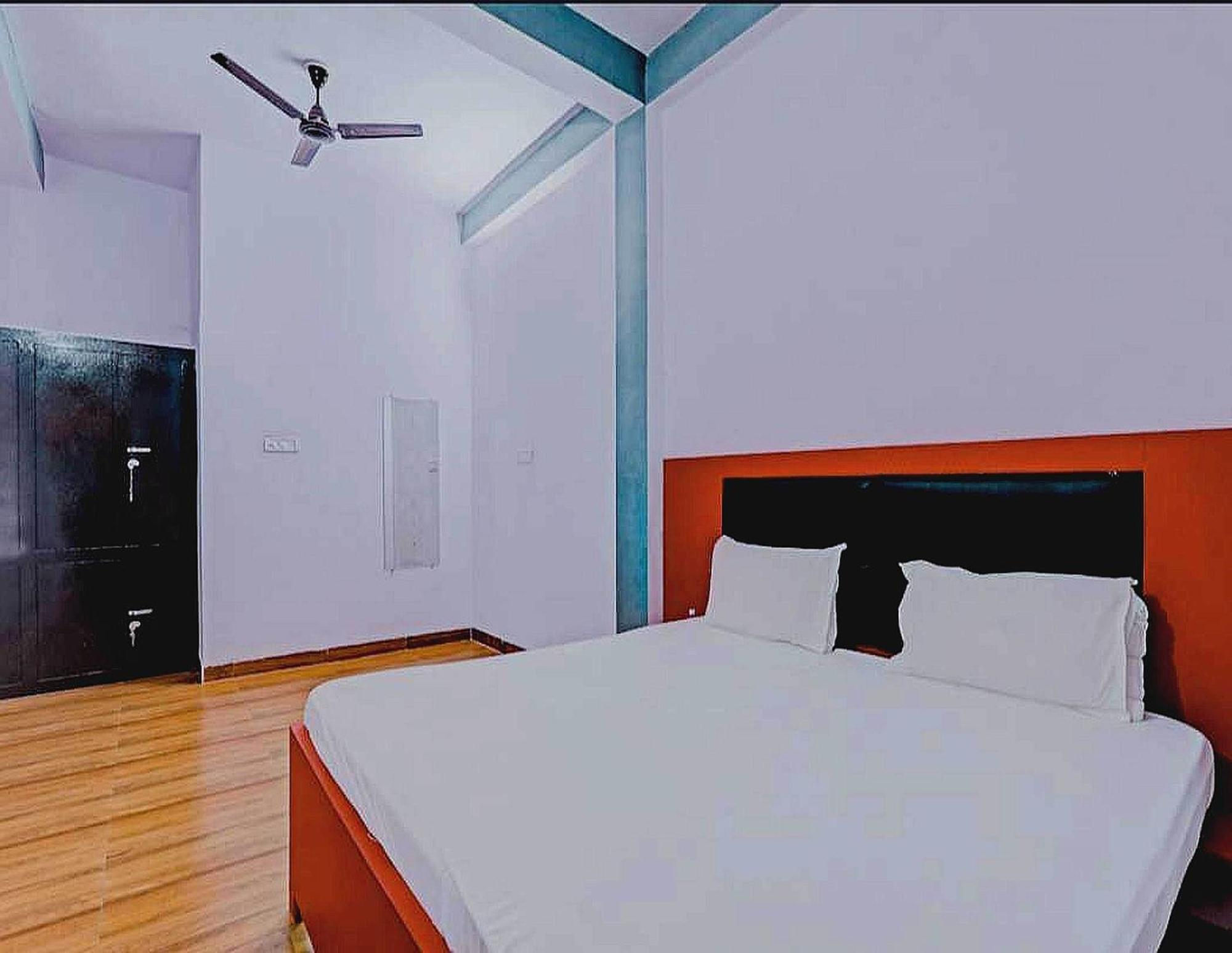 Hotel O Rr Palace Λάκναου Εξωτερικό φωτογραφία